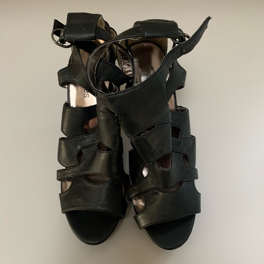 Cute Maurice’s heels